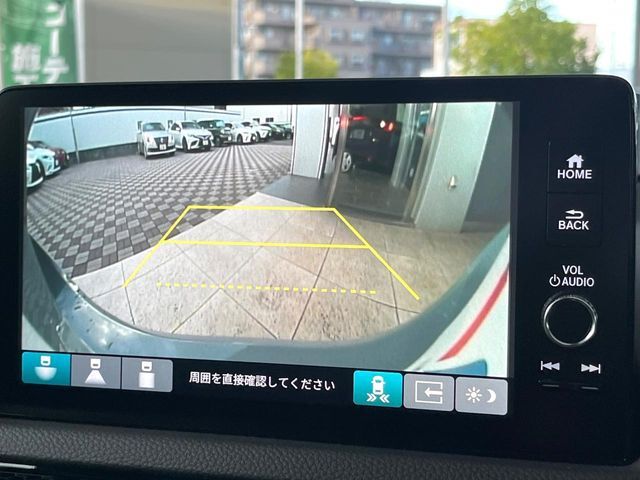 【バックカメラ】駐車時に後方がリアルタイム映像で確認できます。大型商業施設や立体駐車場での駐車時や、夜間のバック時に大活躍！運転スキルに関わらず、今や必須となった装備のひとつです！