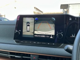 【アラウンドビューモニター＆バックモニター】クルマを真上から見下ろしているかのような映像が表示され、周囲の状況がひと目で把握できます！駐車が苦手な方でも安心してスマートに駐車できます！