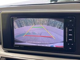 【バックカメラ】駐車時に後方がリアルタイム映像で確認できます。大型商業施設や立体駐車場での駐車時や、夜間のバック時に大活躍！運転スキルに関わらず、今や必須となった装備のひとつです！