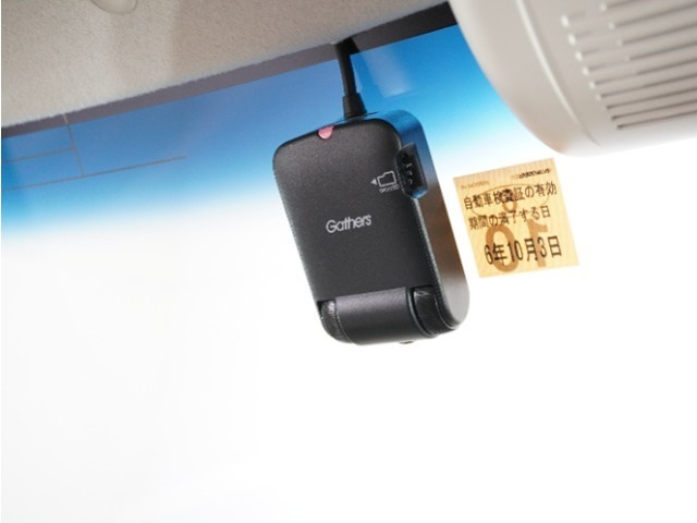 ドライブレコーダーは快適で安全なドライブの必需品！万が一の時にも大きな安心を。