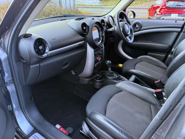 ミニクーパーD　オール4　パークレーン入庫しました！専用ボディカラー、ナビゲーションパッケージ、フルセグTV、バックカメラ、クルコン、シートヒーター、夏冬タイヤ付き！！お気軽にお問い合わせください。