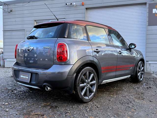 ミニクーパーD　オール4　パークレーン入庫しました！専用ボディカラー、ナビゲーションパッケージ、フルセグTV、バックカメラ、クルコン、シートヒーター、夏冬タイヤ付き！！お気軽にお問い合わせください。