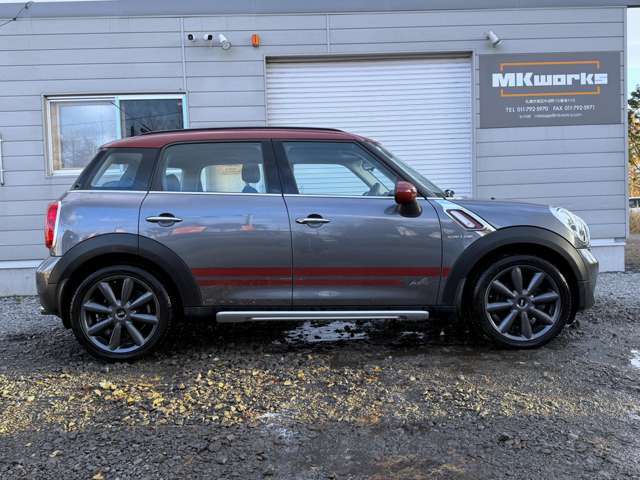 ミニクーパーD　オール4　パークレーン入庫しました！専用ボディカラー、ナビゲーションパッケージ、フルセグTV、バックカメラ、クルコン、シートヒーター、夏冬タイヤ付き！！お気軽にお問い合わせください。