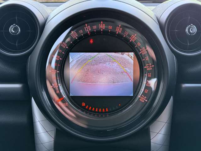 ミニクーパーD　オール4　パークレーン入庫しました！専用ボディカラー、ナビゲーションパッケージ、フルセグTV、バックカメラ、クルコン、シートヒーター、夏冬タイヤ付き！！お気軽にお問い合わせください。