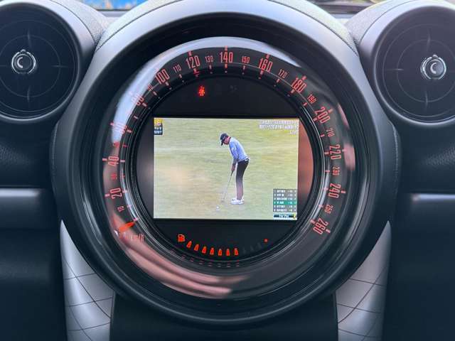 ミニクーパーD　オール4　パークレーン入庫しました！専用ボディカラー、ナビゲーションパッケージ、フルセグTV、バックカメラ、クルコン、シートヒーター、夏冬タイヤ付き！！お気軽にお問い合わせください。