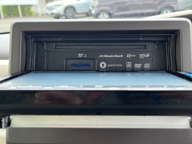 純正インターナビ付きでフルセグ・DVD再生・Bluetoothなど付いてとても便利な車両です♪