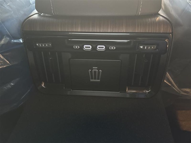 オキシクリア除菌済U-CARです。当社では展示前にハンドル、ドアノブ、シフトノブなどのウイルス付着が気になり内装表面を協力除菌しております。二酸化塩素の協力な酸化分解作用を利用したシステムです。