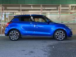 店舗間での移動や商談のタイミングによって店頭に実車が無い場合がございますので、ご来店の前には在庫確認のお電話をお願いいたします。