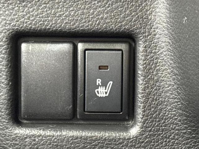 WECARSの展示場では実際に見て、触ってお車をお選びいただけます！知識の豊富な営業スタッフが様々なカーライフをご提案いたします！