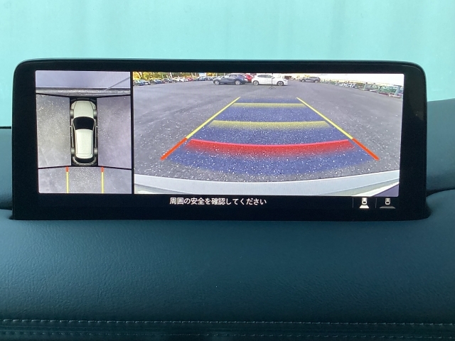 全方位360度モニター付き。上からの画像もありますので苦手な縦列駐車も確認しながら出来ますので助かりますね☆