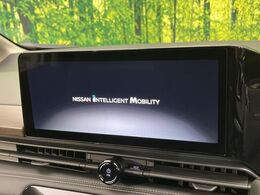 【純正12.3型ナビ】人気の純正ナビを装備しております。ナビの使いやすさはもちろん、オーディオ機能も充実！キャンプや旅行はもちろん、通勤や買い物など普段のドライブも楽しくなるはず♪