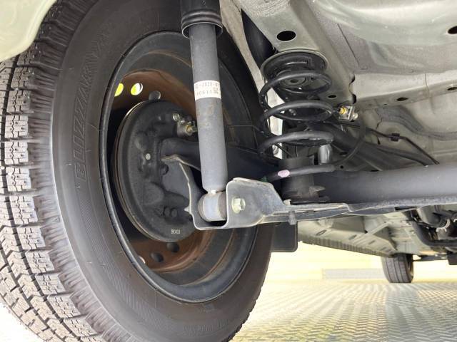 お車を安心してお乗りいただく為には、足回りの定期点検が欠かせません。サービスサポート（有償保証）では無料点検もご提供しており、安心のカーライフをお過ごしいただけるサポート体制が整っています。
