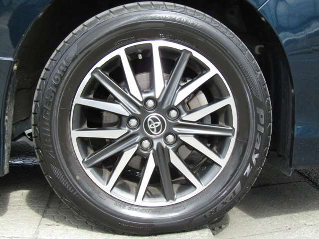 お車のカスタムや外装磨き、板金作業、各種新品部品や中古部品もお探しします●あいおい損保代理店●任意保険の取扱いも御座います●上級資格者が常駐●無料お見積り●加入者はロードサービス付●詳細は当社まで●