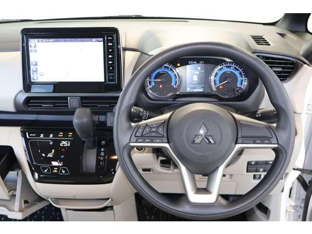 運転者にとっては日々使用することとなる運転席です。運転席が快適だと運転に集中することができますね。