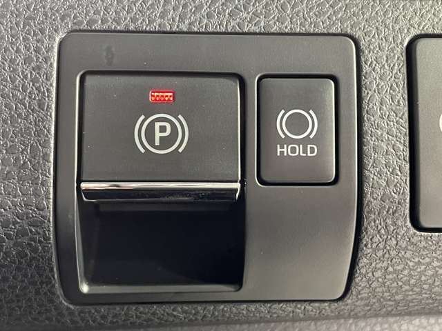 【電動パーキングブレーキ＆ブレーキホールド】 スイッチを入れると、信号待ち等で停車時、ブレーキを離しても自動でブレーキが効いた状態になり、指先の簡単操作でパーキングブレーキの作動や解除が可能です！！！