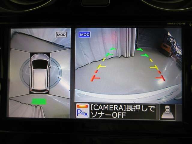車両の前後左右にとりつけられたカメラで撮影した映像を合成して、真上から見下ろしたような映像をナビ画面に表示します！