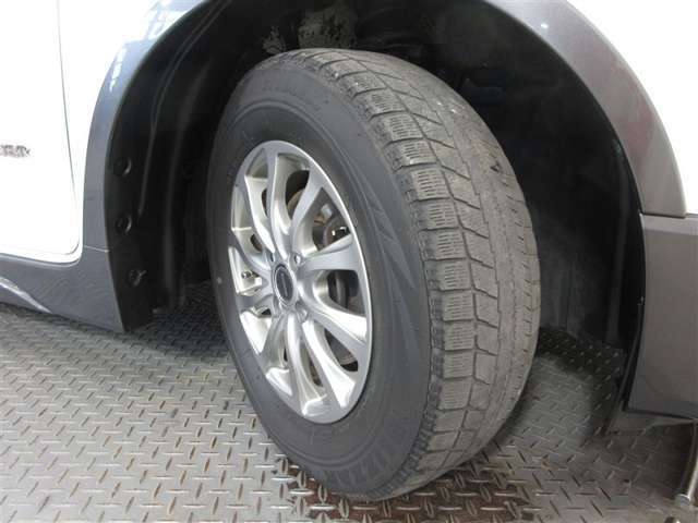 装着のタイヤサイズは「185/65R15」です