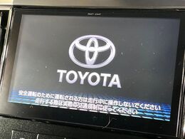 【純正10型ナビ】人気の純正ナビを装備しております。ナビの使いやすさはもちろん、オーディオ機能も充実！キャンプや旅行はもちろん、通勤や買い物など普段のドライブも楽しくなるはず♪