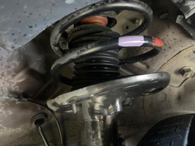 お車を安心してお乗りいただく為には、足回りの定期点検が欠かせません。サービスサポート（有償保証）では無料点検もご提供しており、安心のカーライフをお過ごしいただけるサポート体制が整っています。