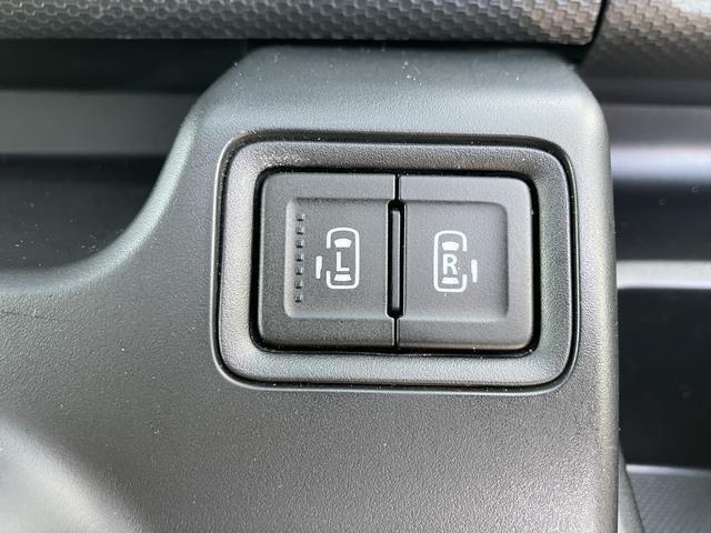 運転席側のこちらのスイッチから後席スライドドアの開閉操作が可能です。