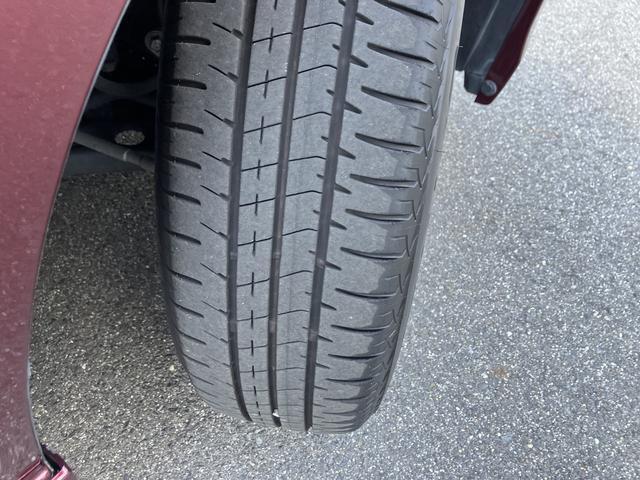 現在のタイヤの溝です。