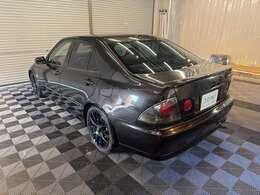 綺麗な状態のアルテッツァも少なくなってきましたが、再塗装済の比較的綺麗なお車が入荷しました！