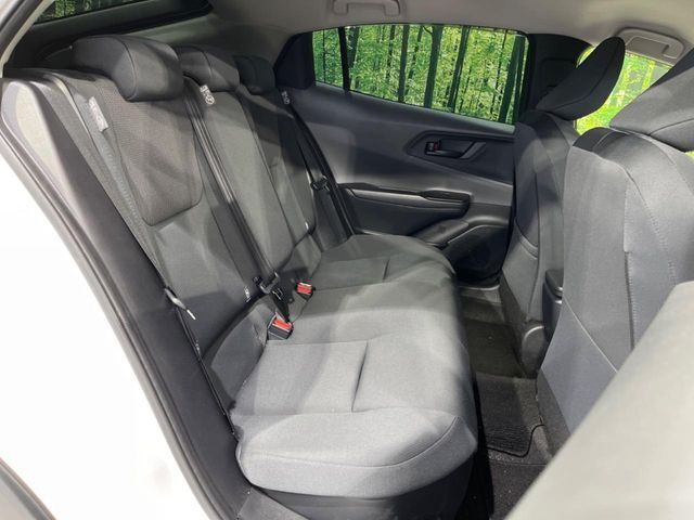 後部座席も気になるようなキズ・汚れやへたり等、大きなダメージはなく、良好な状態です。