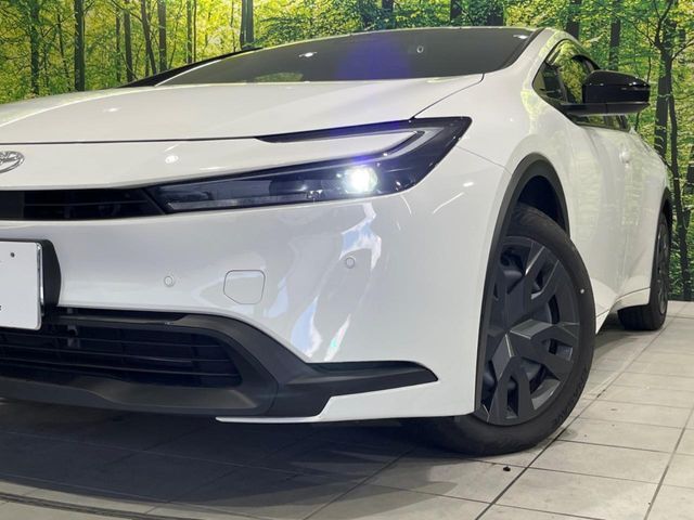 【LEDヘッドライト】悪天候や夜間走行時も良好な視界を確保し安心して運転できる高輝度LEDヘッドライトを装備！点灯速度が早く、消費電力も抑えられています。