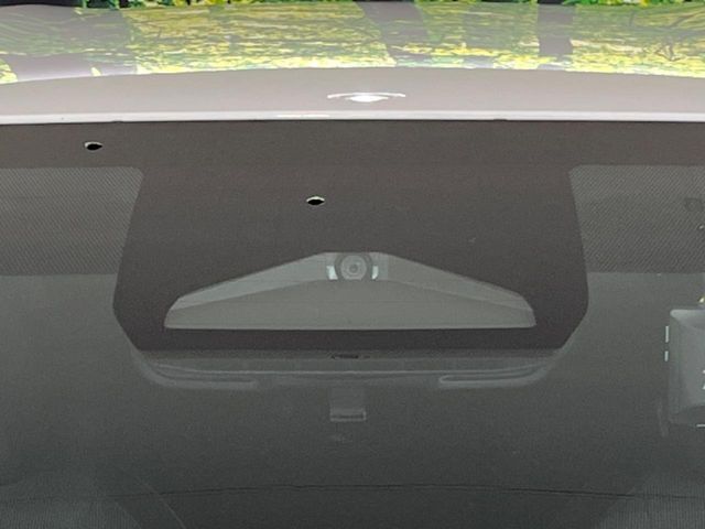 【トヨタセーフティセンス】走行中に前方の車両等を認識し、衝突しそうな時は警報とブレーキで衝突回避と被害軽減をアシスト。より安全にドライブをお楽しみいただけます。