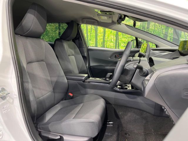 運転席シート廻りは使用感も少なく、良好な状態となっています。前オーナー様が丁寧に使っていたことがよくわかりますね。