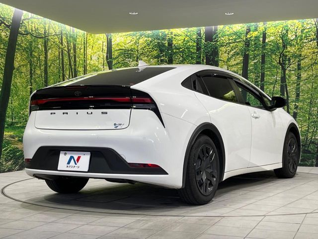 安心の最長10年・走行無制限保証（有償）をご用意。保証内容も充実はもちろん、無料点検＆オイル交換や、年中無休の全国・24時間ロードサービスも付帯されておりますのでご安心下さい。