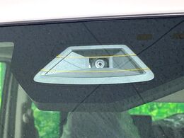 【スズキ　セーフティサポート】走行中に前方の車両等を認識し、衝突しそうな時は警報とブレーキで衝突回避と被害軽減をアシスト。より安全にドライブをお楽しみいただけます。