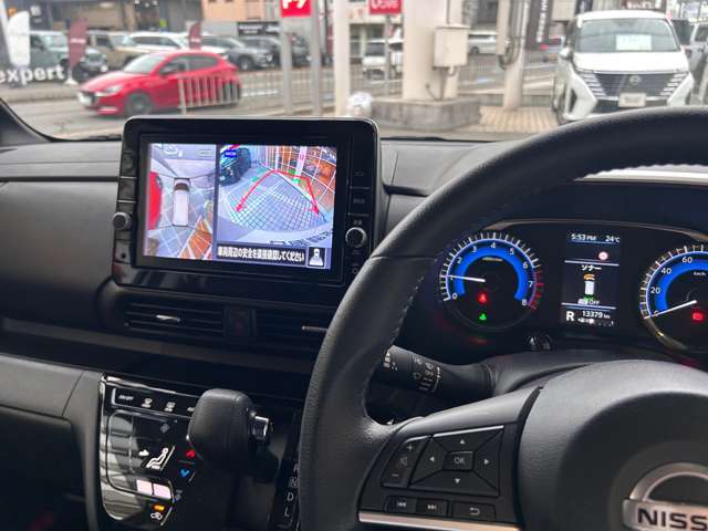 上空から見下ろしたような表示で車両感覚のつかみやすい『アラウンドビューモニター』に移動物検知警報（MOD）があり更に安心です。