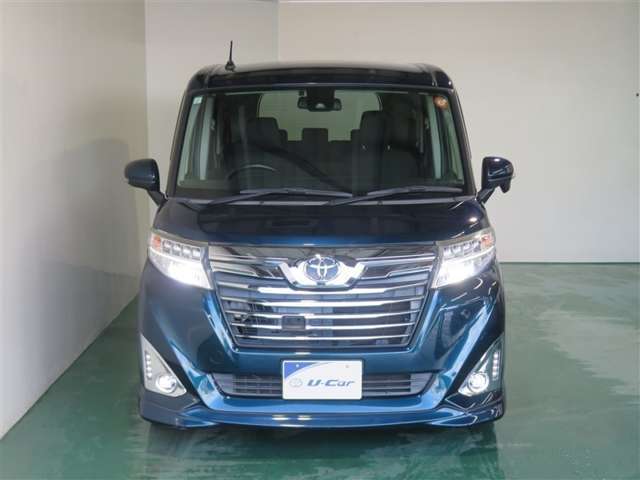 明度の高いLEDヘッドライトで、夜間の運転も安心です。