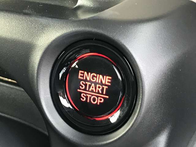 プッシュボタンスタートで鍵を刺さなくても持ってるだけでエンジンも楽々かけれちゃう！！