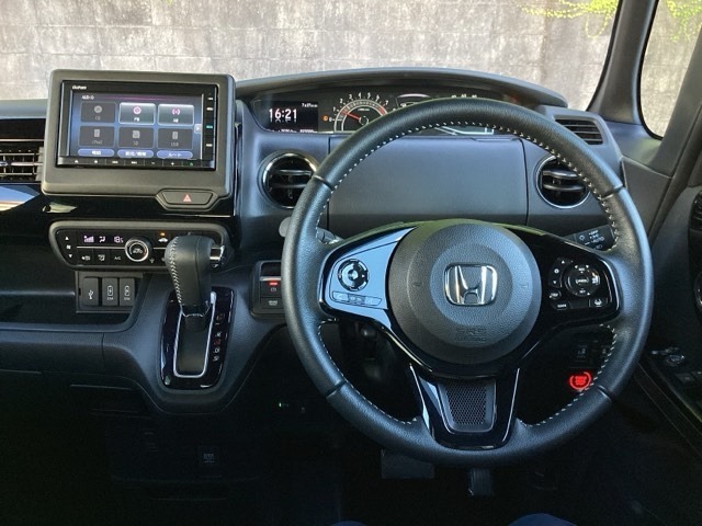 Honda認定中古車 U-Selectは3つの安心をお約束します。■Honda車のプロが整備した安心■第三者機関がチェックした安心■購入後もHondaが保証する安心