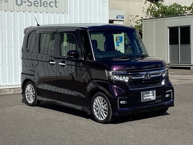 LEDヘッドライトを装備しています。LEDヘッドライトはとても明るく、雨の日や夜間走行も安全・安心です。オートライトコントロール付きで周囲の明るさに応じて自動で点灯・消灯します。