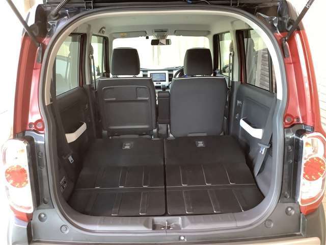 シ-トは独立可倒式、色々な荷物が積載できます。