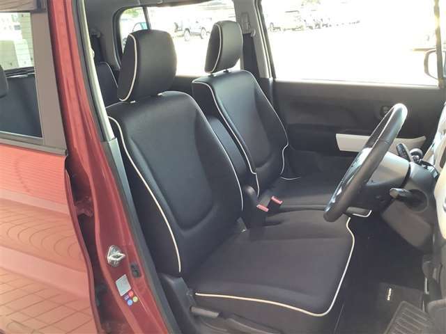 優越感のあるドライバ-シ-ト。視界も良く、乗りやすいと思います。是非、お座り下さい☆☆☆