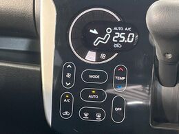 【オートエアコン】一度お好みの温度に設定すれば、車内の温度を検知し風量や温度を自動で調整。暑い…寒い…と何度もスイッチ操作をする必要はありません。快適な車内空間には必須の機能ですね♪