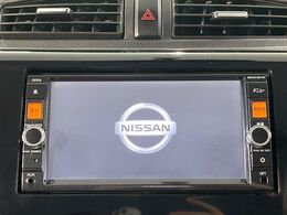 【純正ナビ】人気の純正ナビを装備しております。ナビの使いやすさはもちろん、オーディオ機能も充実！キャンプや旅行はもちろん、通勤や買い物など普段のドライブも楽しくなるはず♪