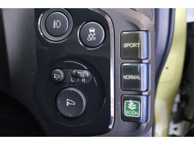 ドライブモード　SPORT/NORMAL/ECON　気分やシーンに合わせて切り替えて、ドライブをより一層楽しむことが出来ます！