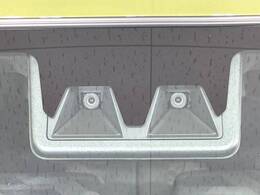 【スマートアシスト】走行中に前方の車両等を認識し、衝突しそうな時は警報とブレーキで衝突回避と被害軽減をアシスト。より安全にドライブをお楽しみいただけます。