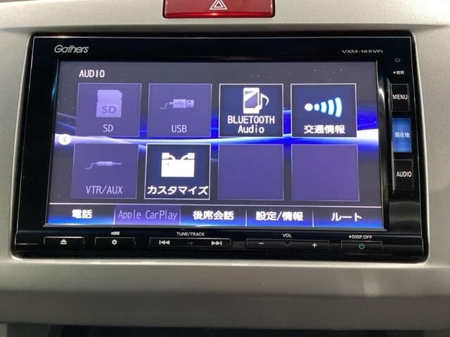 ナビゲーションはフルセグTVのGathers純正メモリーナビを搭載しています。Bluetoothオーディオ機能がありますので、スマートフォンなどの音楽も再生できます。