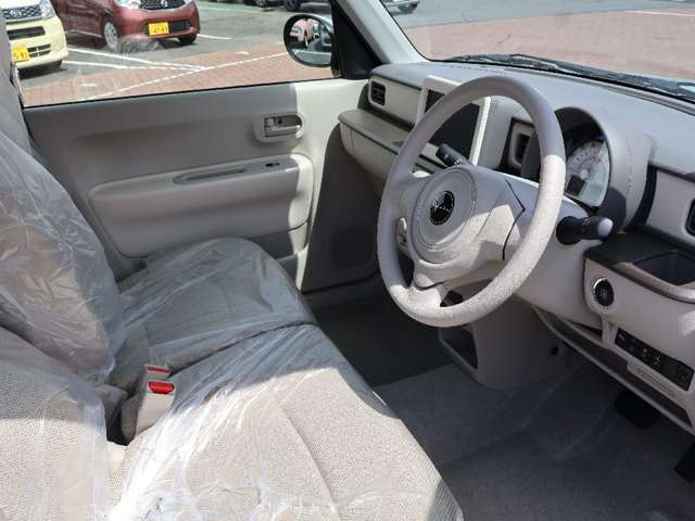 内装色は、ベージュです！車内が明るい雰囲気になります！