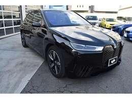 優れた航続距離: 111.5kWhの大容量バッテリーを搭載し、一充電で最大650km（WLTCモード）の航続距離を実現。日常生活はもちろん、長距離ドライブでも充電の心配をすることなく、安心して移動が可能です。