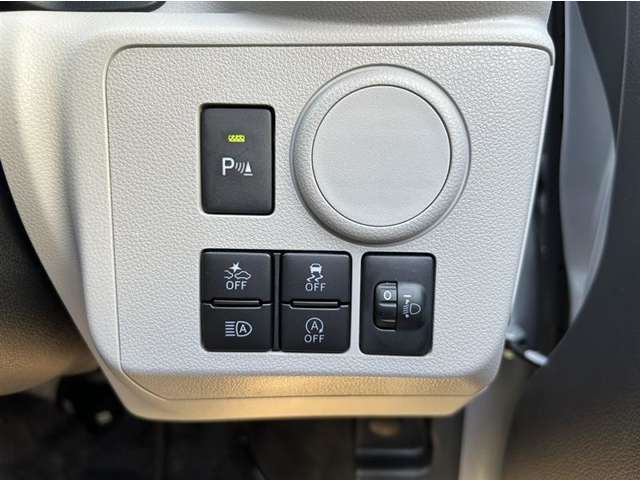 アイドリングストップ機能がついているので、停車時にエンジンを止めて燃料消費を抑えます。環境にもお財布に優しいですね♪