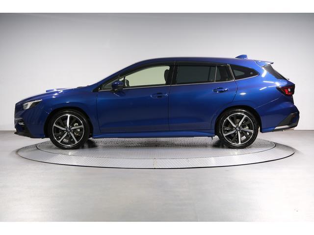 5人乗ってもゆとりの室内スペース、広いラゲッジで荷物もたくさん積めます