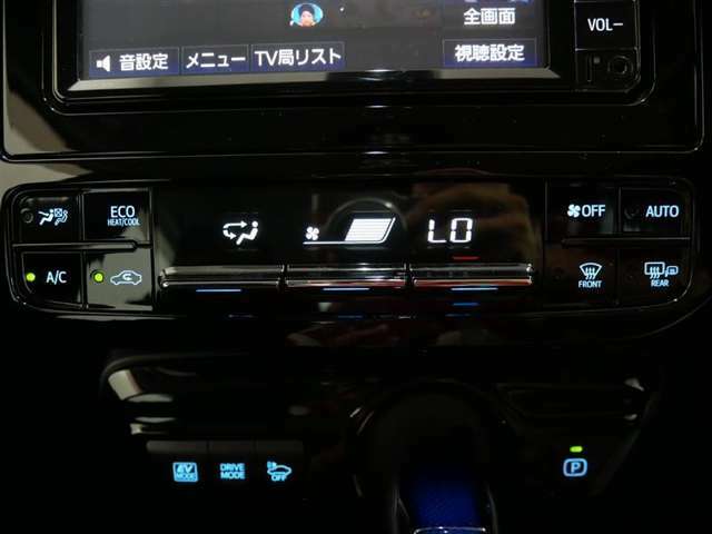 「オートエアコン」が付いています。1年中快適な室内を提供！車内温度を設定すると、風量を自動で調節してくれます。