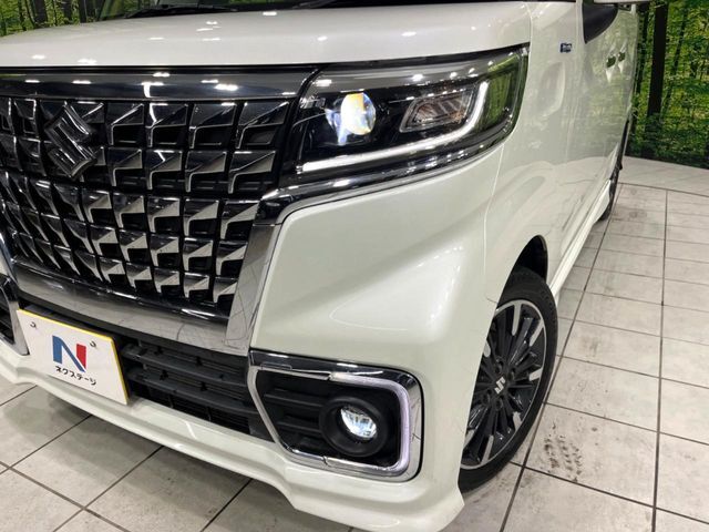 【LEDヘッドライト】悪天候や夜間走行時も良好な視界を確保し安心して運転できる高輝度LEDヘッドライトを装備！点灯速度が早く、消費電力も抑えられています。